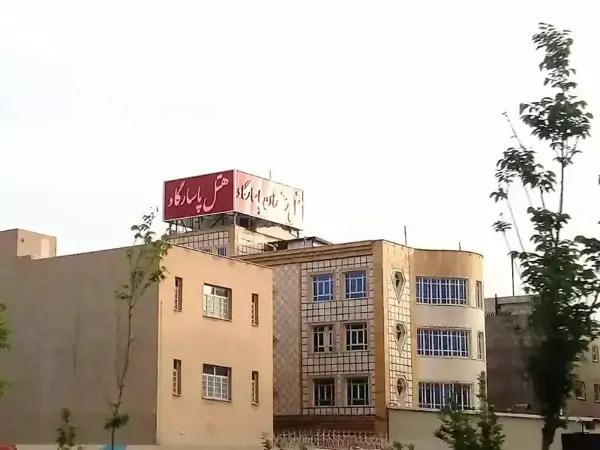 نمای بیرونی هتل پاسارگاد قم